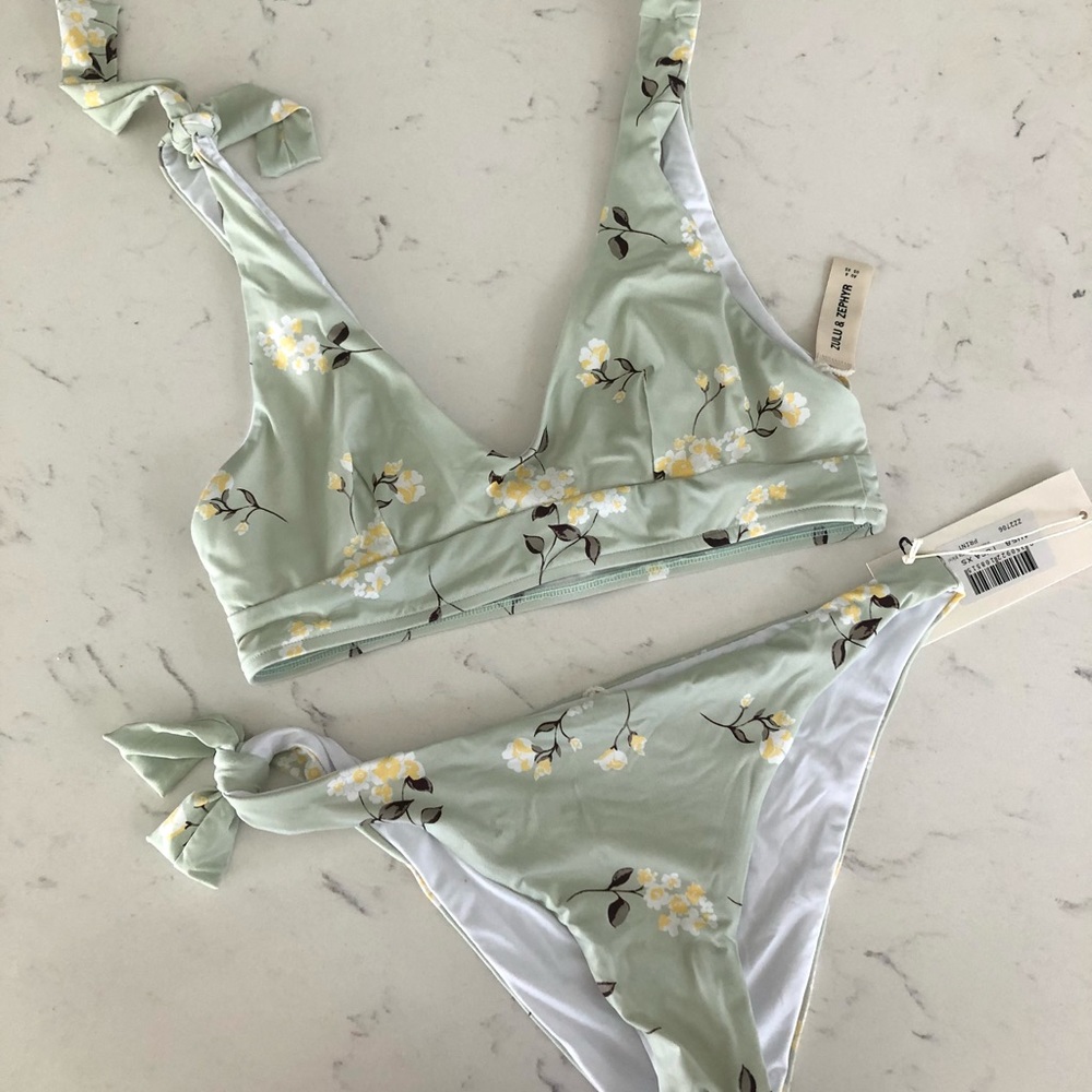 NEW Zulu & Zephyr Bralette Bikini XS
